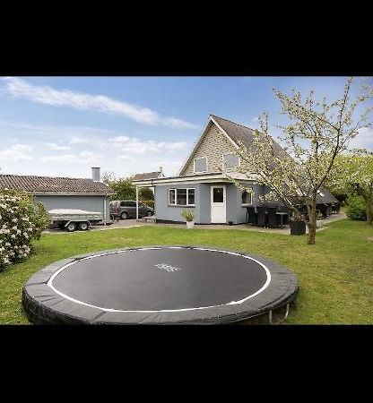 Big Villa In Stege Near Mons Klint With Trampolin Eksteriør bilde